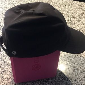 Lulu black ball cap